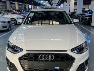 奥迪A4L 40TFSI 2.0T 自动 时尚动感型 