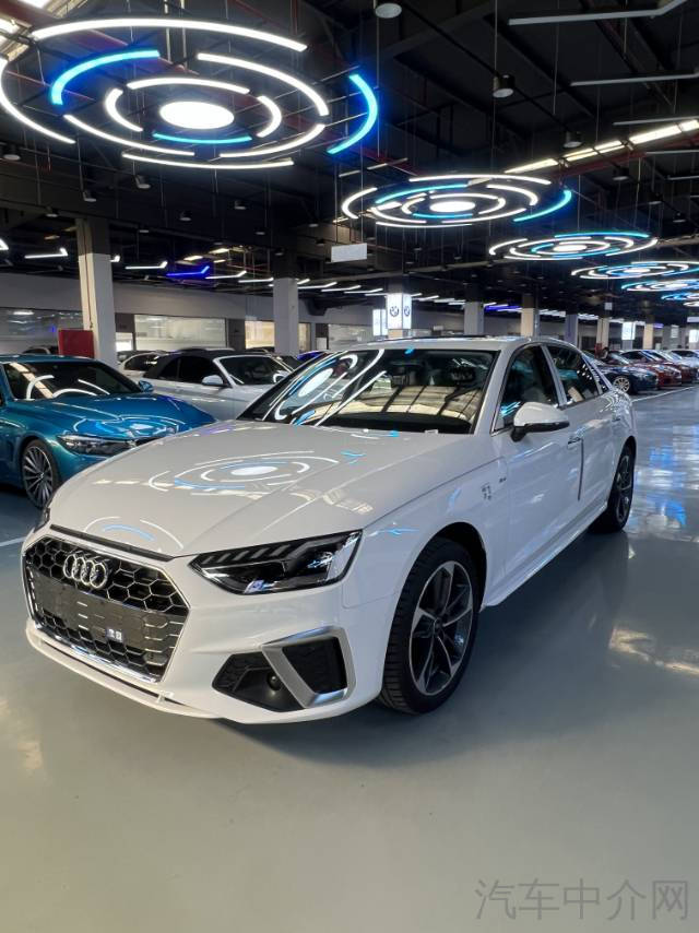 奥迪A4L 2024款 2.0T 自动 时尚动感型 价格0万 