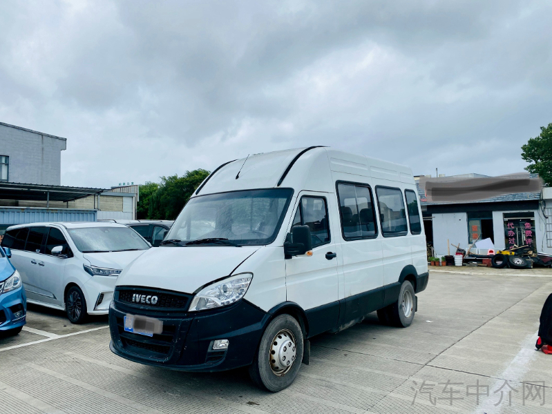 依维柯宝迪 2017款 2.5T 手动 尊享客车高顶 价格0万