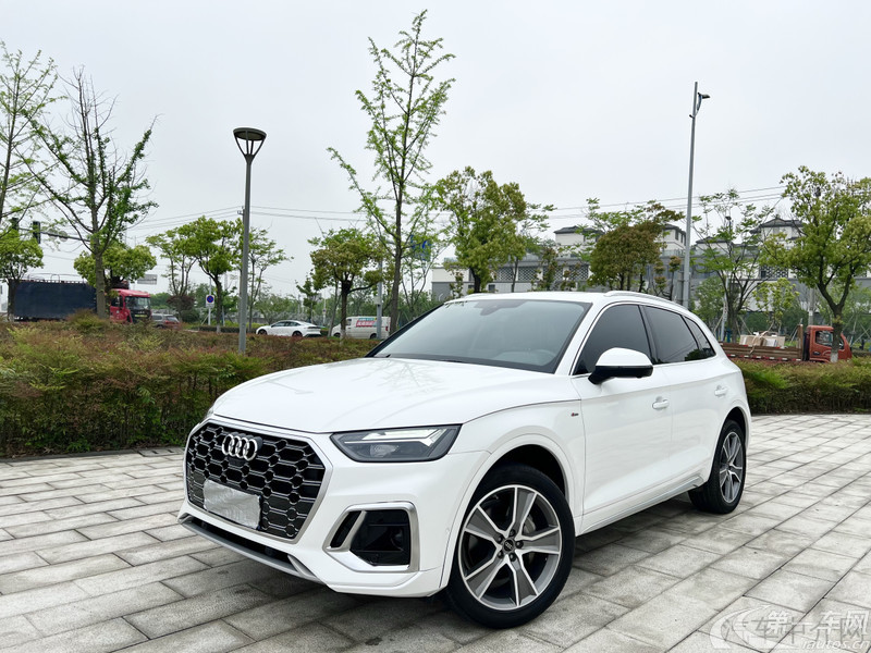 奥迪Q5L 45TFSI 2022款 2.0T 自动 改款豪华动感型 (国Ⅵ) 