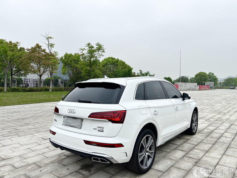 奥迪Q5L 45TFSI 2022款 2.0T 自动 改款豪华动感型 (国Ⅵ) 