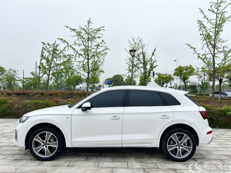 奥迪Q5L 45TFSI 2022款 2.0T 自动 改款豪华动感型 (国Ⅵ) 