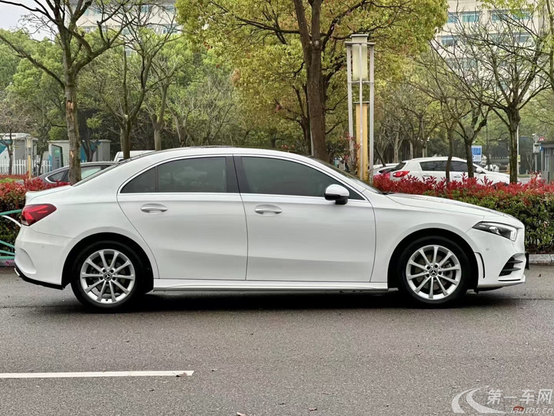 奔驰A级 A200L 2019款 1.3T 自动 (国Ⅵ) 