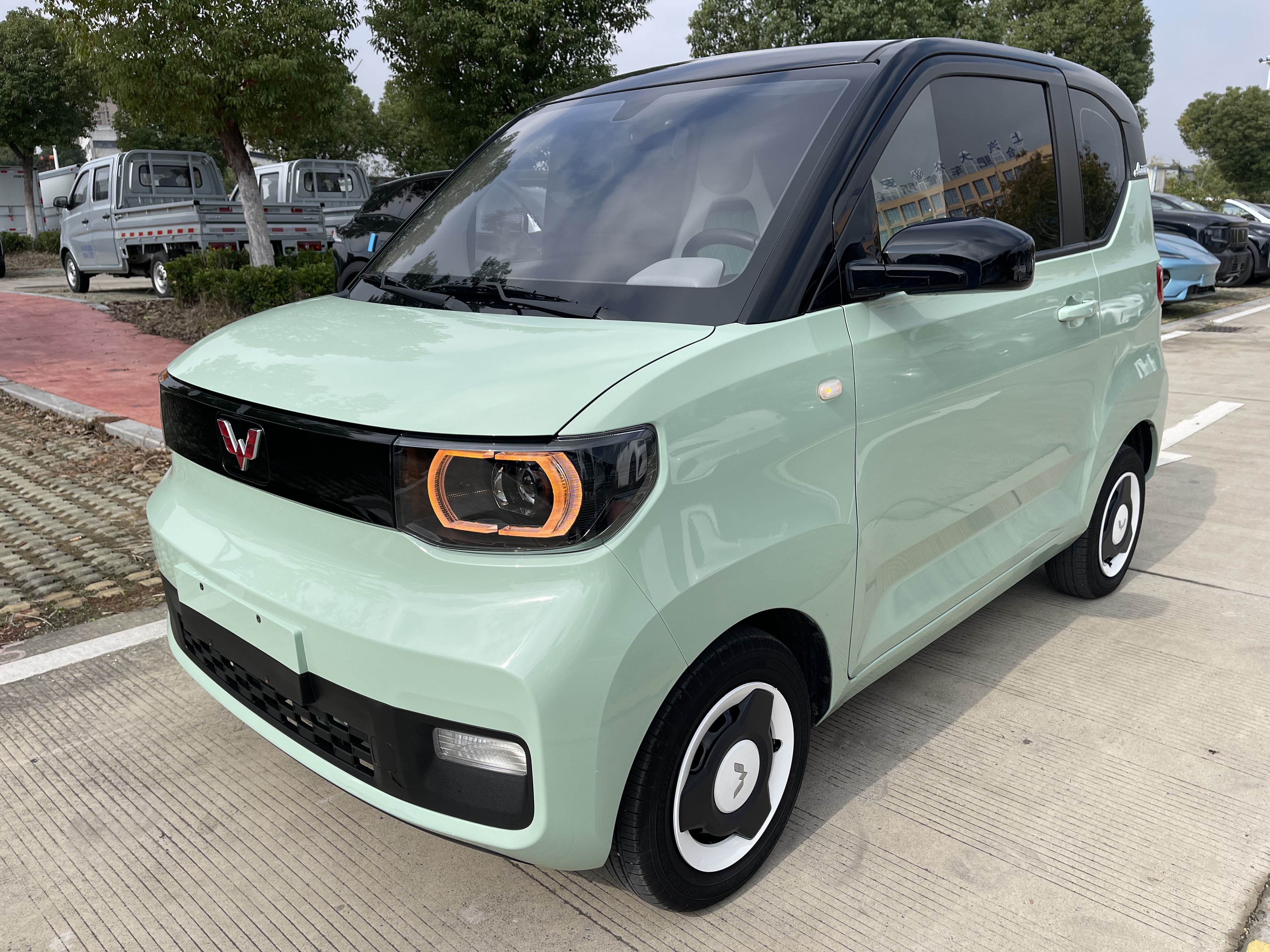 五菱宏光MINI EV 2021款 自动 马卡龙夹心款170km续航三元锂 纯电动价格0万
