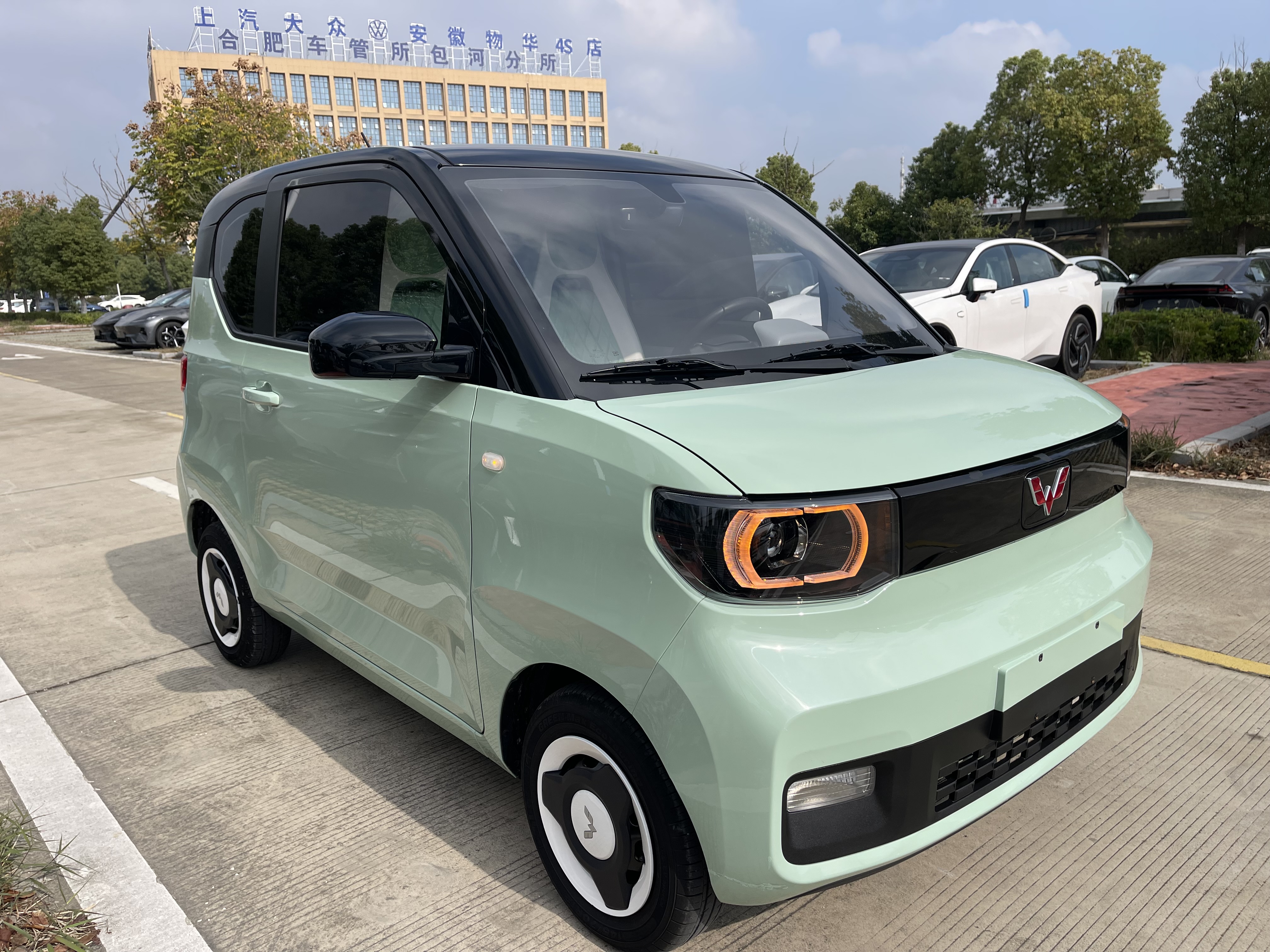 五菱宏光MINI EV 2021款 自动 马卡龙夹心款170km续航三元锂 纯电动价格0万 