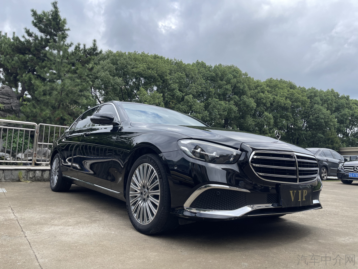 奔驰E级 E300L 2021款 2.0T 自动 汽油 改款豪华型 价格0万 