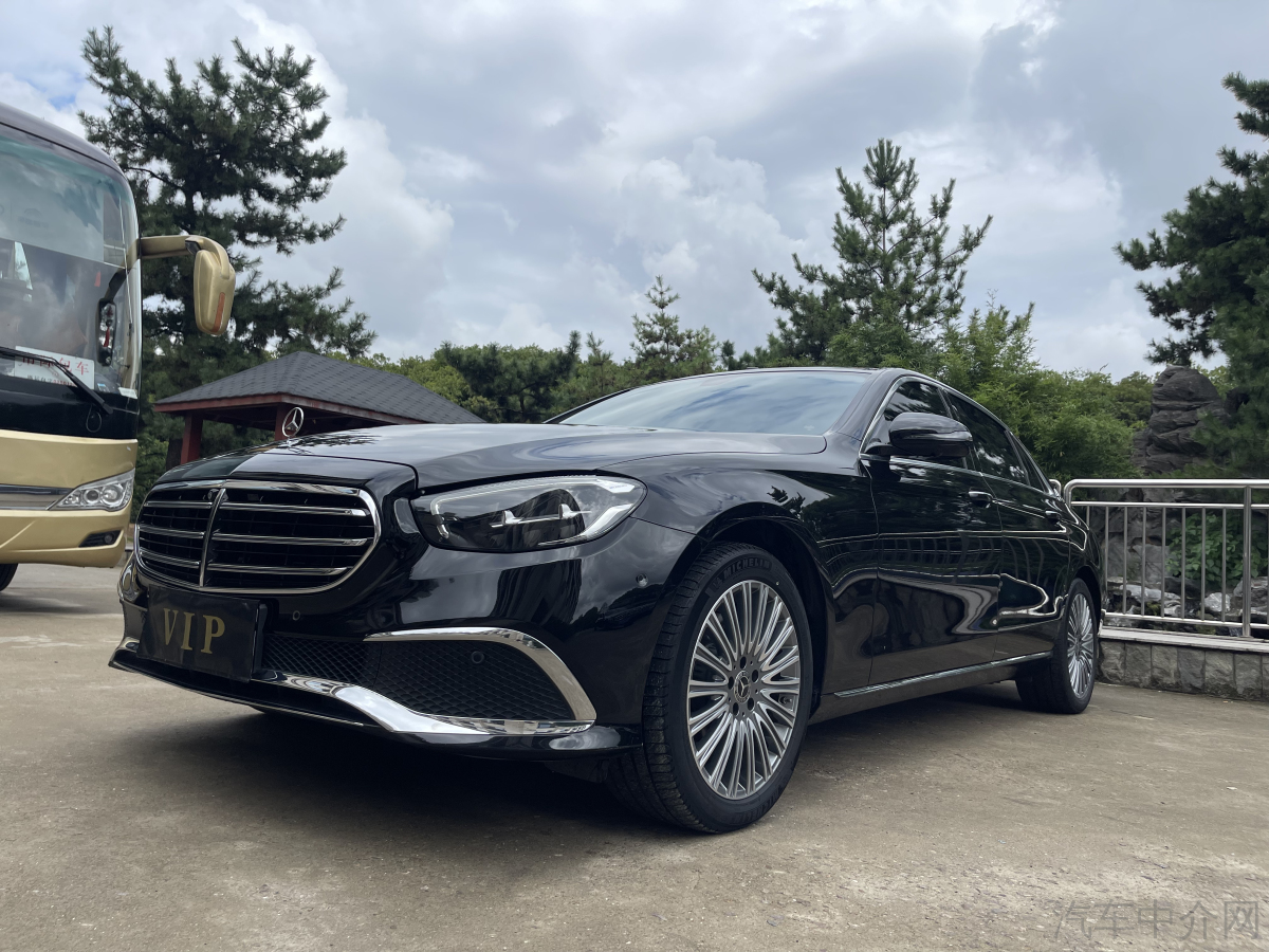 奔驰E级 E300L 2021款 2.0T 自动 汽油 改款豪华型 价格0万 