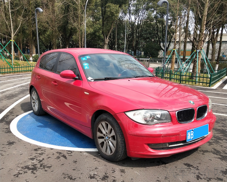 宝马1系 120i [进口] 2009款 2.0L 自动 汽油 都市风尚组合版价格0万 