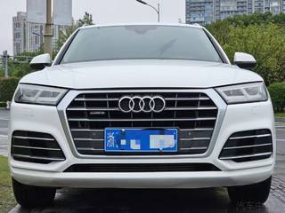 奥迪Q5L 40TFSI 2.0T 自动 荣享时尚型 