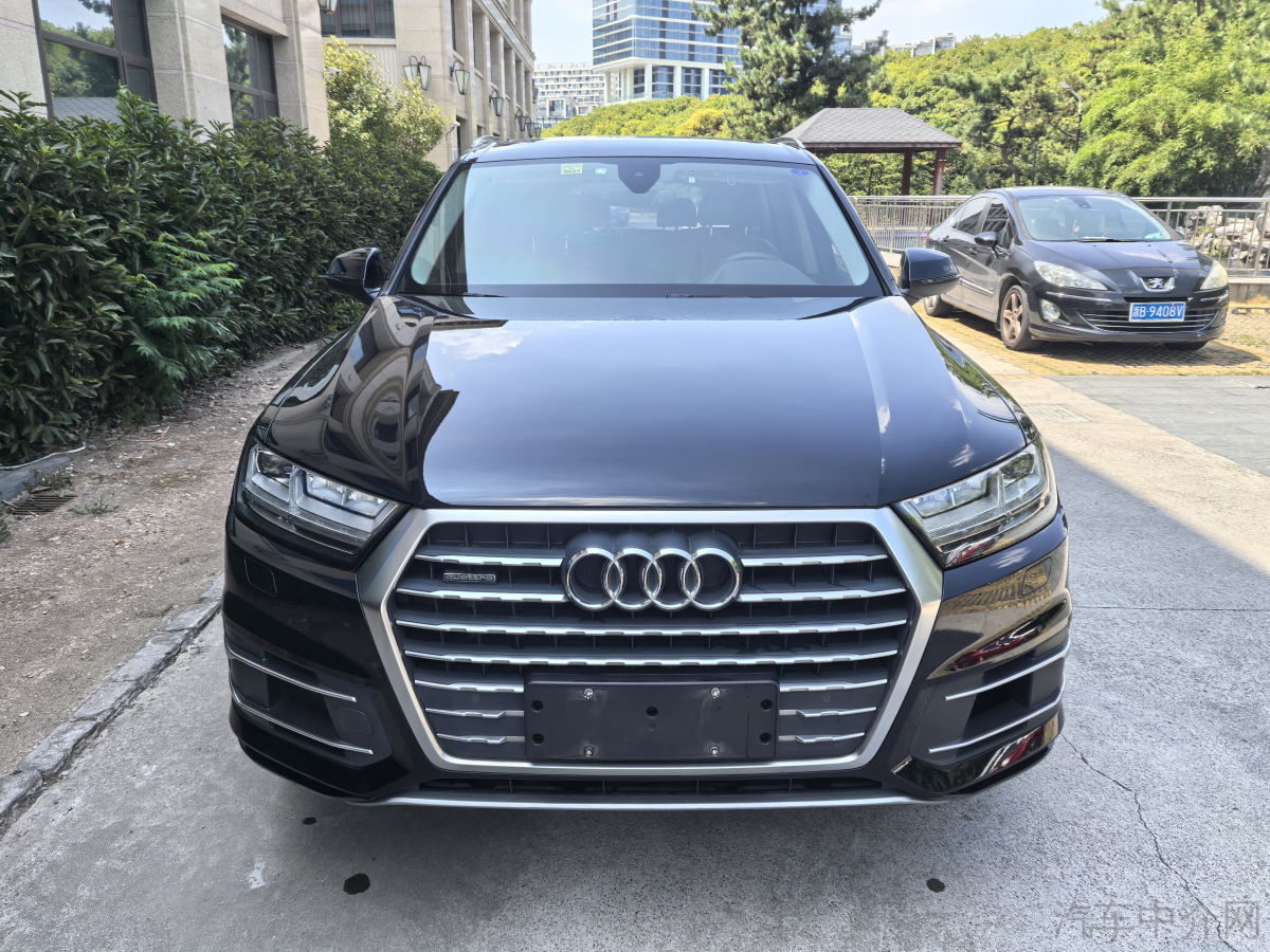 奥迪Q7 55 [进口] 2019款 3.0T 自动 尊贵型价格0万 