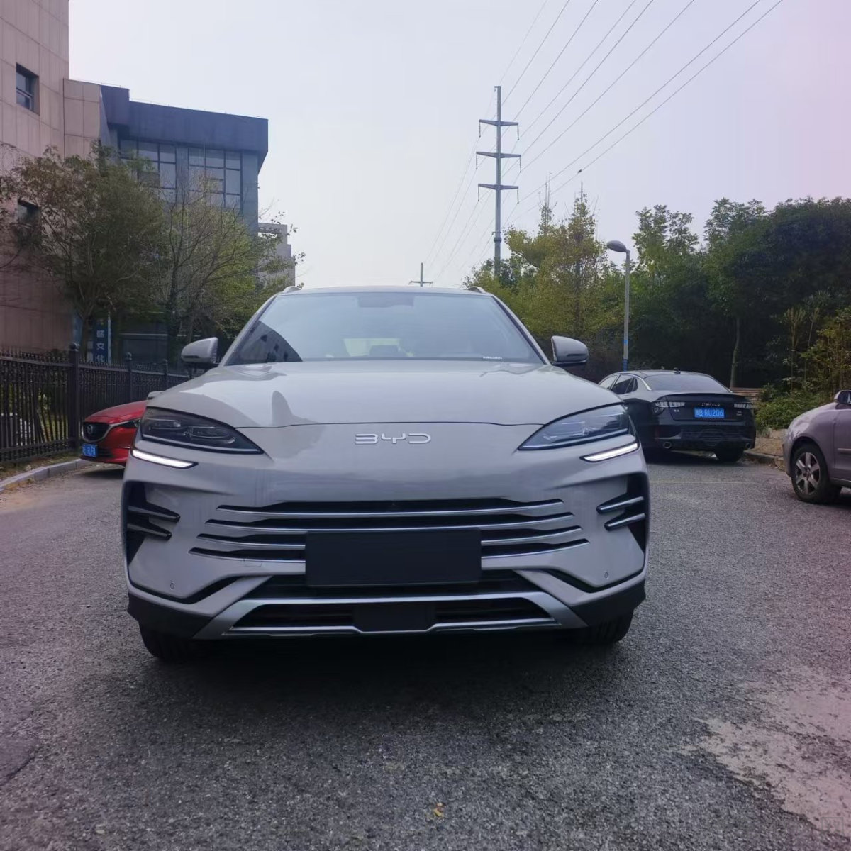 比亚迪宋PLUS PHEV 2025款 1.5L 自动 112KM尊荣型 价格0万 