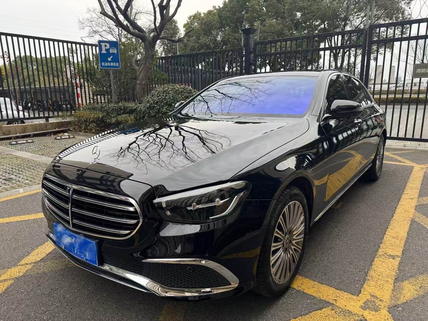 奔驰E级 300L 2022款 2.0T 自动 汽油 改款豪华型 价格0万