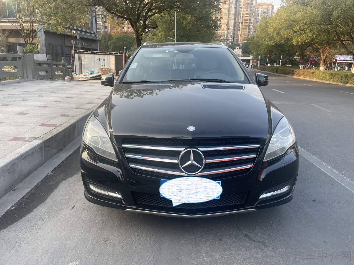 奔驰R级 R300 [进口] 2011款 3.0L 自动 汽油 豪华型加长版价格0万 