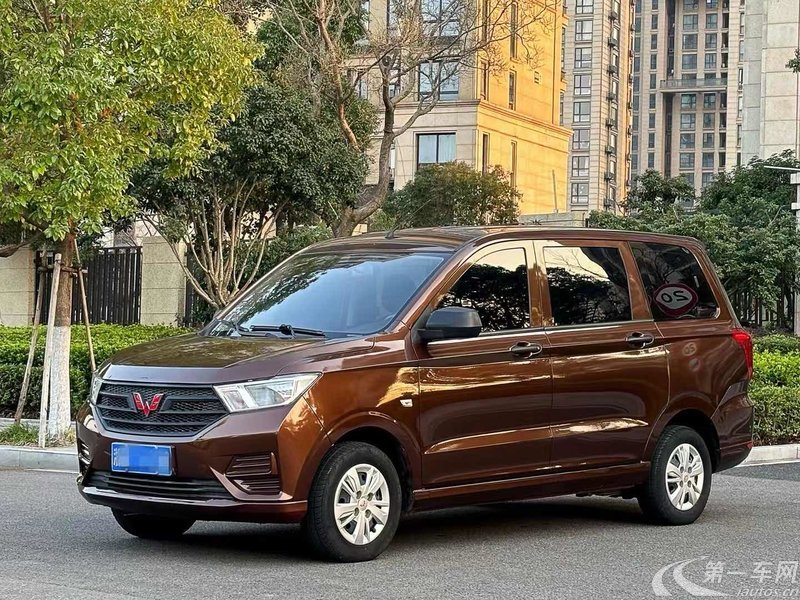五菱宏光 S 2021款 1.5L 手动 8座 改款舒适型液压助力 