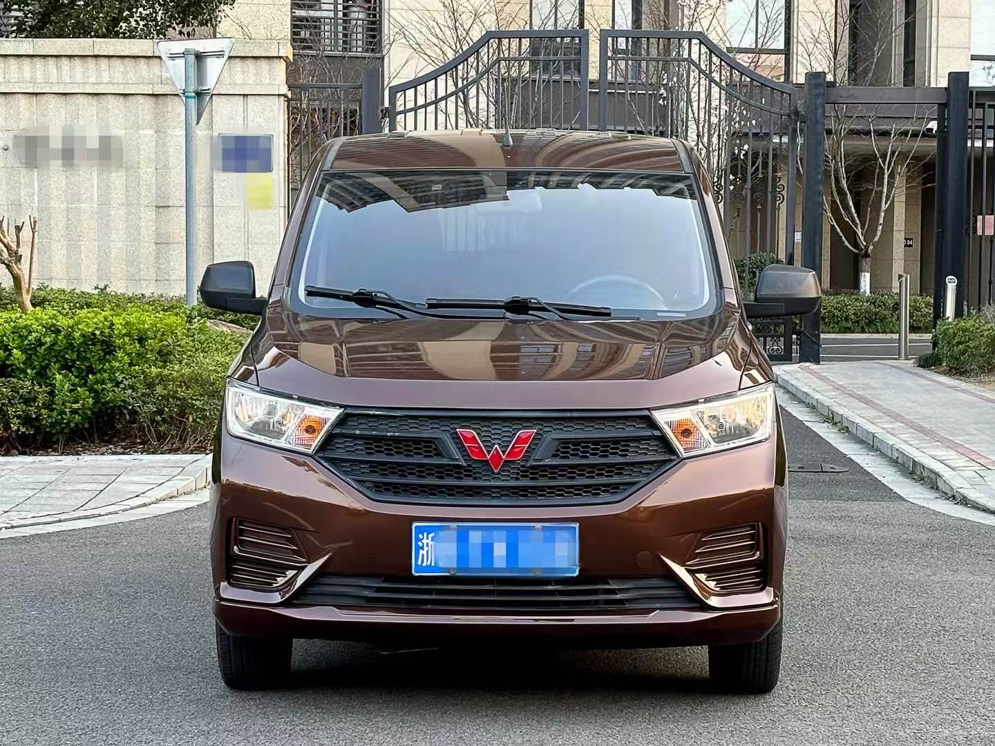 五菱宏光 S 2021款 1.5L 手动 8座 改款舒适型液压助力价格0万 