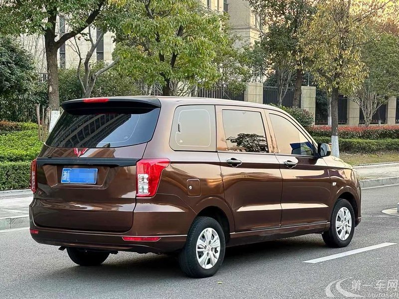 五菱宏光 S 2021款 1.5L 手动 8座 改款舒适型液压助力 