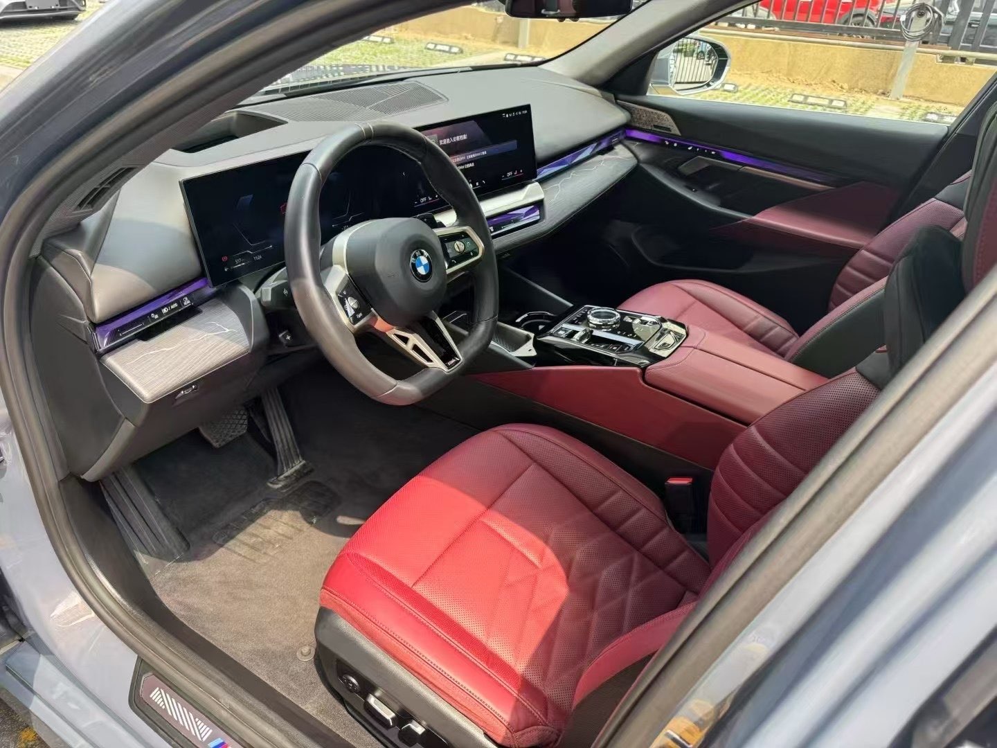 宝马5系 530Li 2025款 2.0T 自动 汽油 尊享型M运动套装 价格0万 