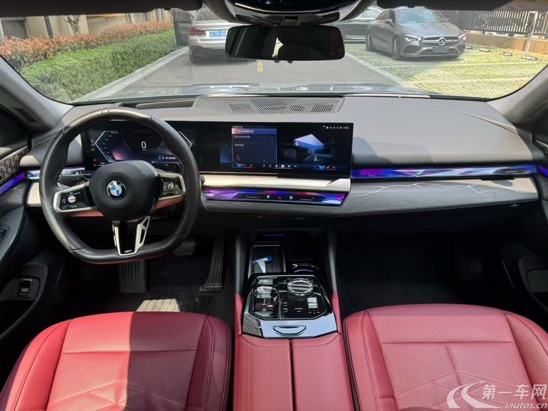 宝马5系 530Li 2025款 2.0T 自动 汽油 尊享型M运动套装 (国Ⅵ) 
