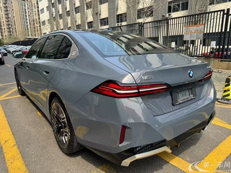 宝马5系 530Li 2025款 2.0T 自动 汽油 尊享型M运动套装 (国Ⅵ) 
