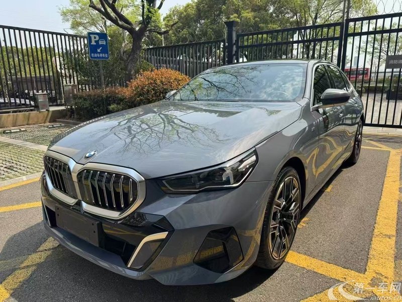 宝马5系 530Li 2025款 2.0T 自动 汽油 尊享型M运动套装 (国Ⅵ) 
