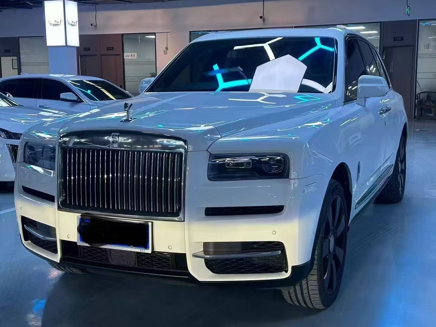 劳斯莱斯库里南 [进口] 2023款 6.7T 自动 Black二手车 二手Badge美规版平行进口价格0万