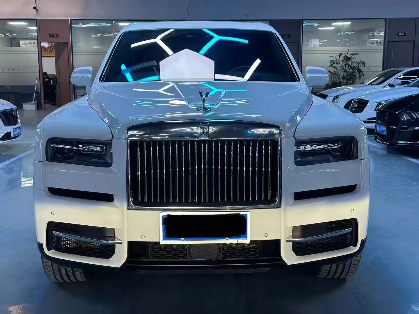 劳斯莱斯库里南 [进口] 2023款 6.7T 自动 Black二手车 二手Badge美规版平行进口价格0万 