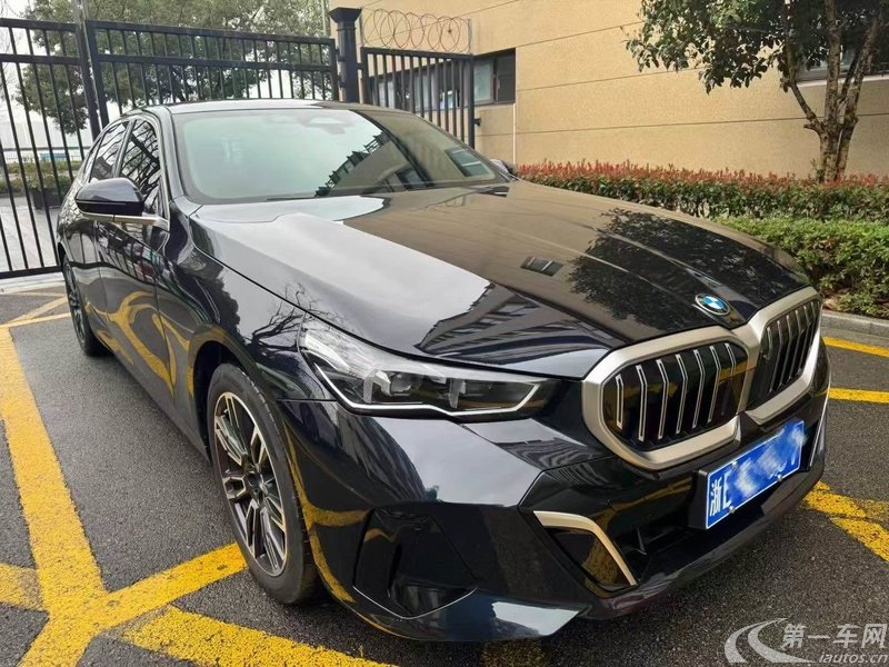 宝马5系 530Li 2025款 2.0T 自动 汽油 尊享型M运动套装 (国Ⅵ) 