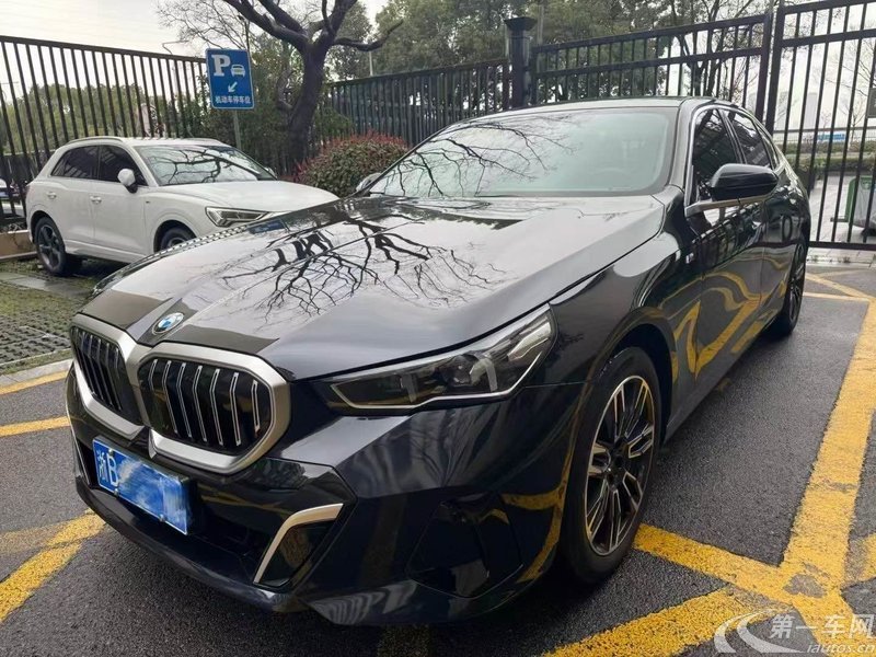 宝马5系 530Li 2025款 2.0T 自动 汽油 尊享型M运动套装 (国Ⅵ) 