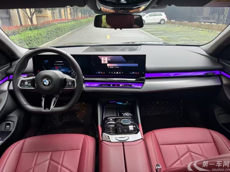 宝马5系 530Li 2025款 2.0T 自动 汽油 尊享型M运动套装 (国Ⅵ) 