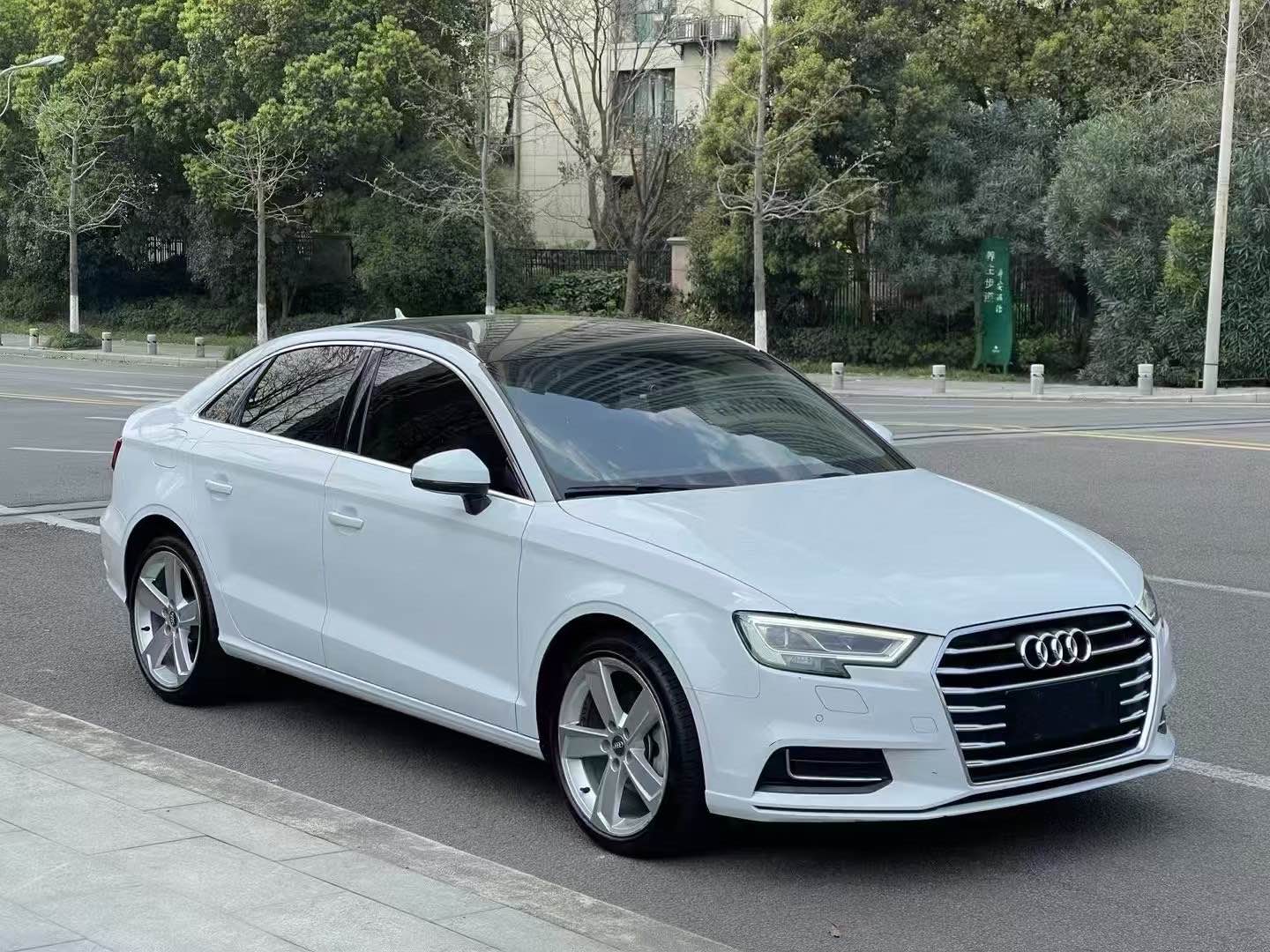 奥迪A3 40TFSI 2018款 2.0T 自动 风尚型30周年Limousine 价格0万 
