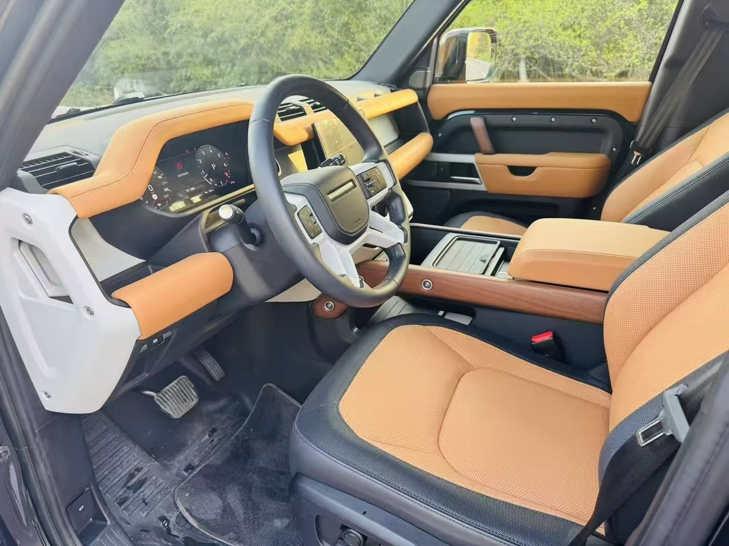 路虎卫士 [进口] 2024款 3.0T 自动 四驱 汽油 P400二手车 二手X二手车 二手DYNAMIC二手车 二手HSE价格0万 