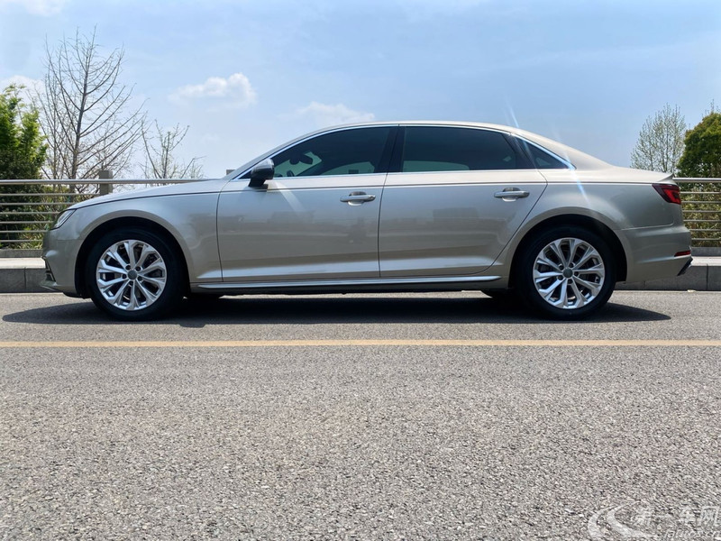 奥迪A4L 2019款 2.0T 自动 进取型 (国Ⅵ) 