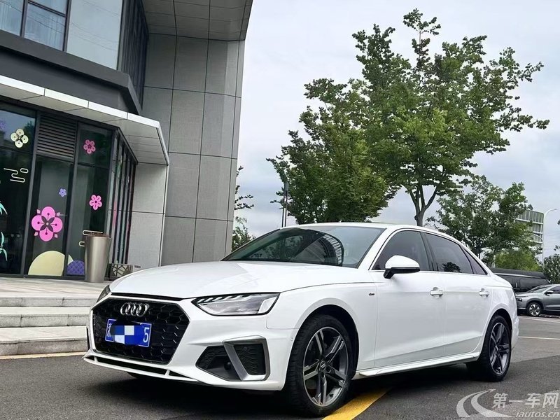 奥迪A4L 2022款 2.0T 自动 豪华动感型 (国Ⅵ) 