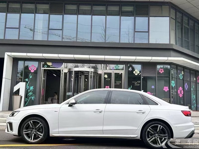 奥迪A4L 2022款 2.0T 自动 豪华动感型 (国Ⅵ) 