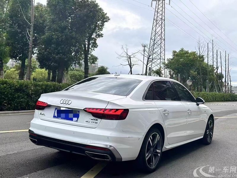 奥迪A4L 2022款 2.0T 自动 豪华动感型 (国Ⅵ) 