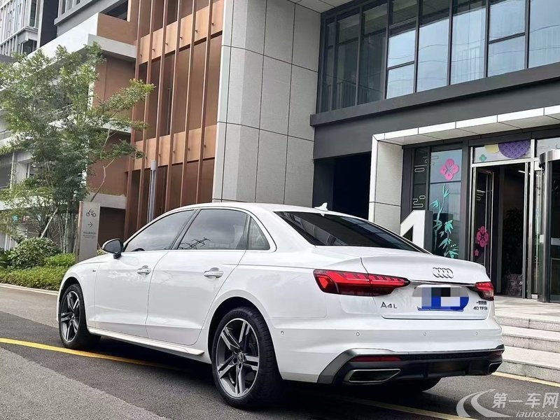 奥迪A4L 2022款 2.0T 自动 豪华动感型 (国Ⅵ) 