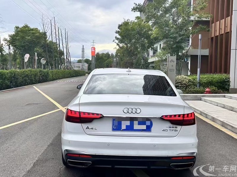 奥迪A4L 2022款 2.0T 自动 豪华动感型 (国Ⅵ) 