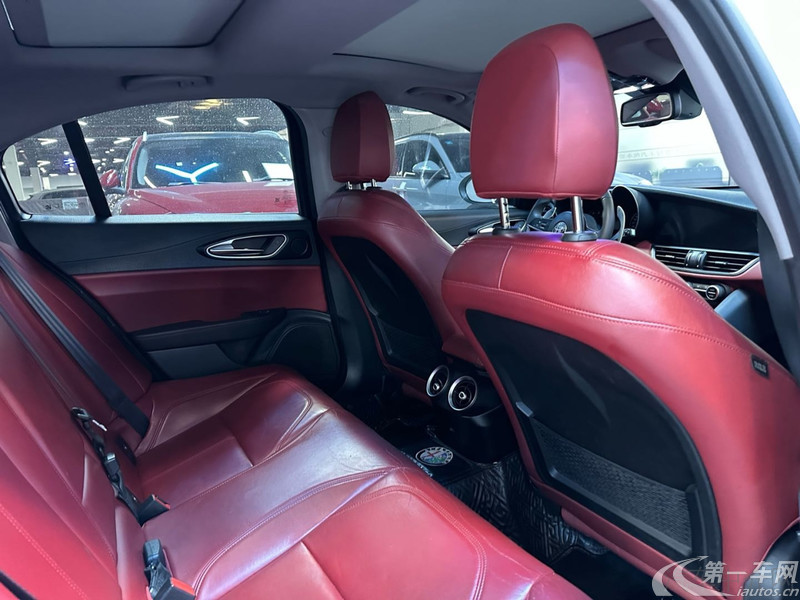 阿尔法罗密欧Giulia [进口] 2019款 2.0T 自动 豪华版 