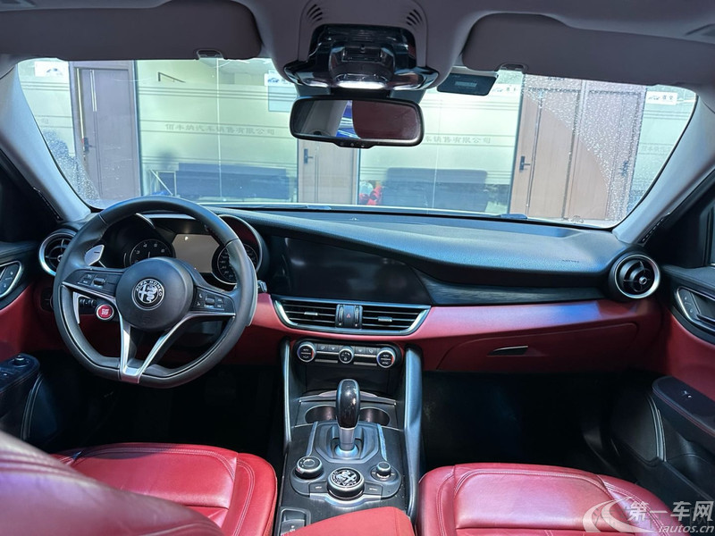 阿尔法罗密欧Giulia [进口] 2019款 2.0T 自动 豪华版 