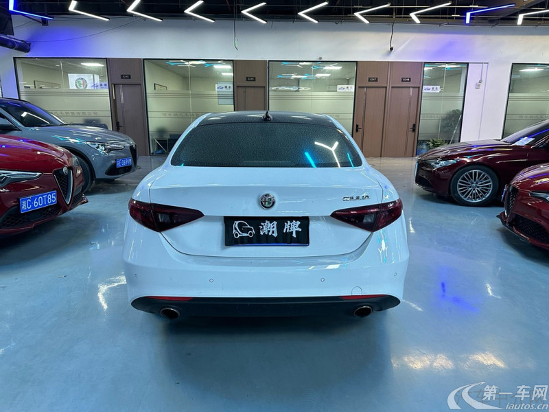 阿尔法罗密欧Giulia [进口] 2019款 2.0T 自动 豪华版 