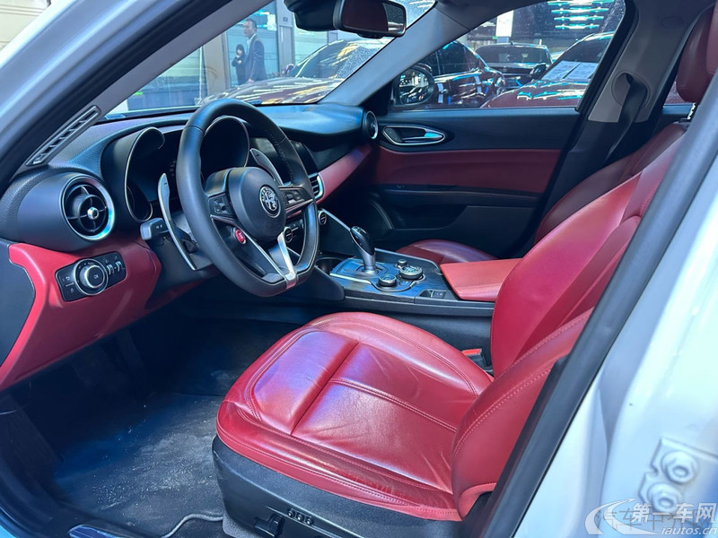 阿尔法罗密欧Giulia [进口] 2019款 2.0T 自动 豪华版 