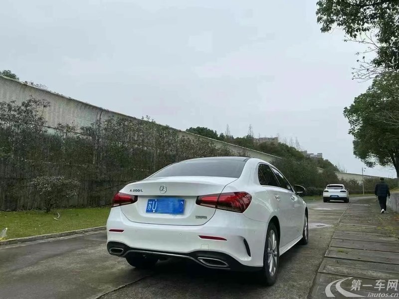 奔驰A级 A200L 2019款 1.3T 自动 运动轿车特别版 (国Ⅵ) 
