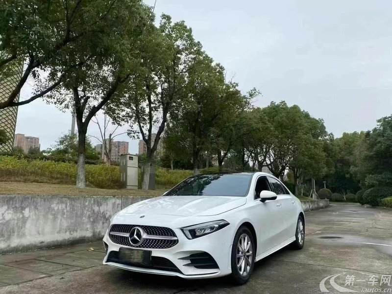 奔驰A级 A200L 2019款 1.3T 自动 运动轿车特别版 (国Ⅵ) 