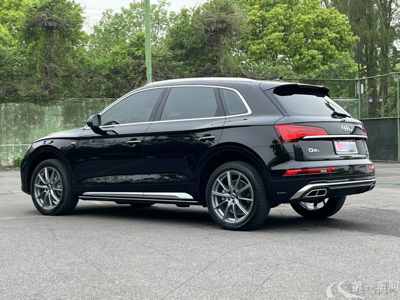 奥迪Q5L 45TFSI 2022款 2.0T 自动 改款豪华动感型 (国Ⅵ) 