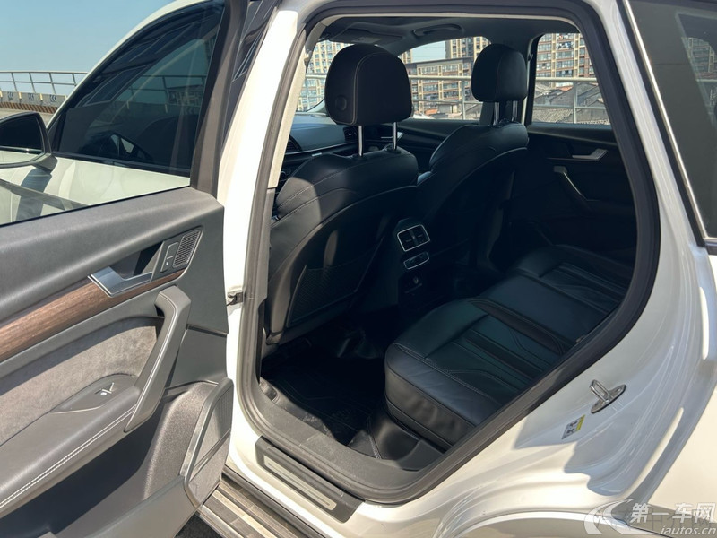 奥迪Q5L 45TFSI 2022款 2.0T 自动 改款臻选动感型 (国Ⅵ) 