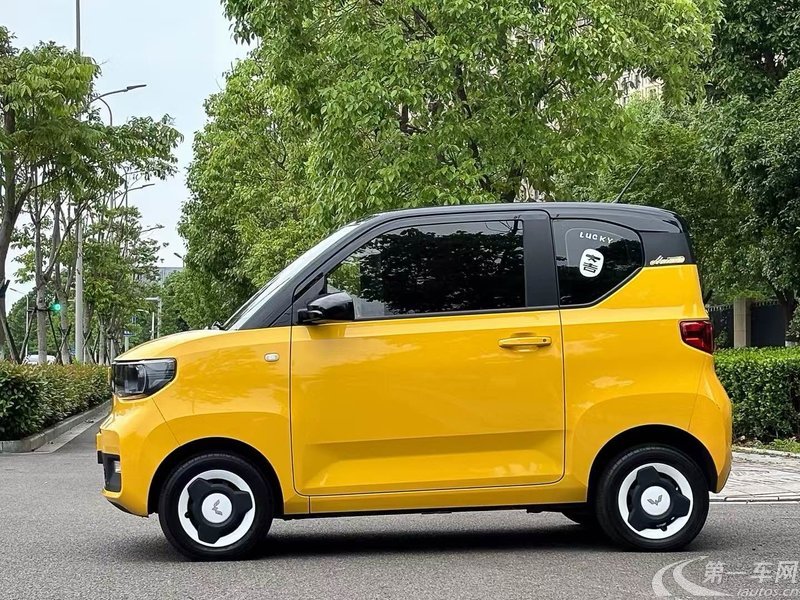 五菱宏光MINI EV 2021款 自动 马卡龙臻享款三元锂 纯电动 